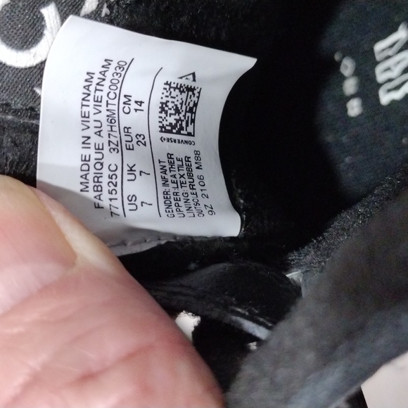 Converse black leather high top infant sneakers. Size 7 - Picture 9 of 10